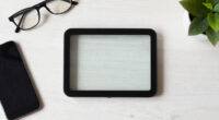 8 Best Digital Magnifiers for Macular Degeneration in 2026