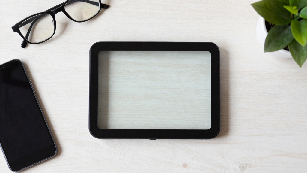 8 Best Digital Magnifiers for Macular Degeneration in 2026